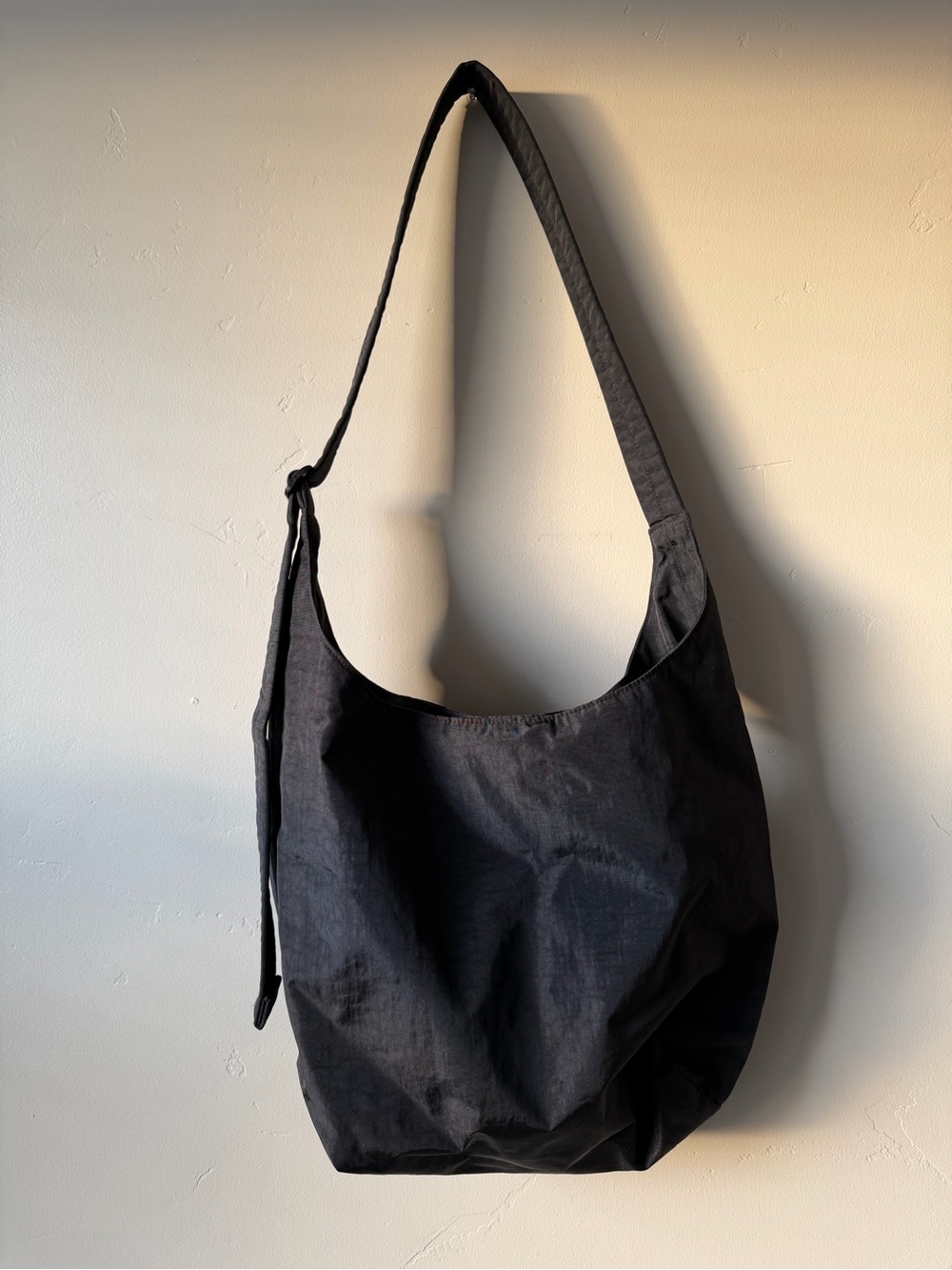 BAGGU Large Nylon Black Shoulder Sling Bag - Picture 2 of 3